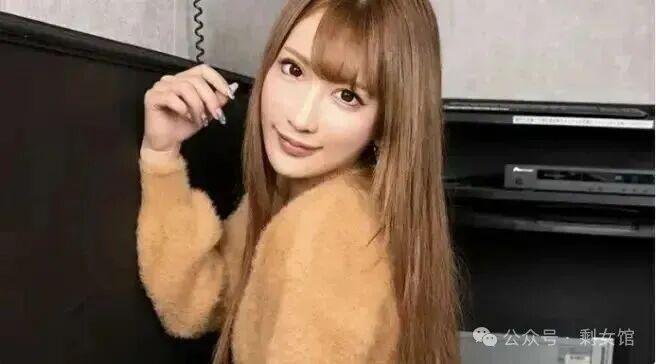关于把高冷校花压在桌上进进出 - 把高冷校花压在桌上进进出